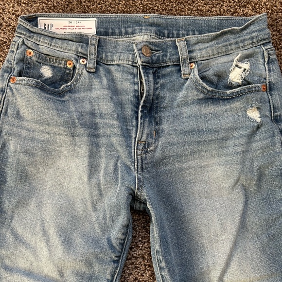 Gap Girlfriend Mid-Rise Jeans - Picture 2 of 3